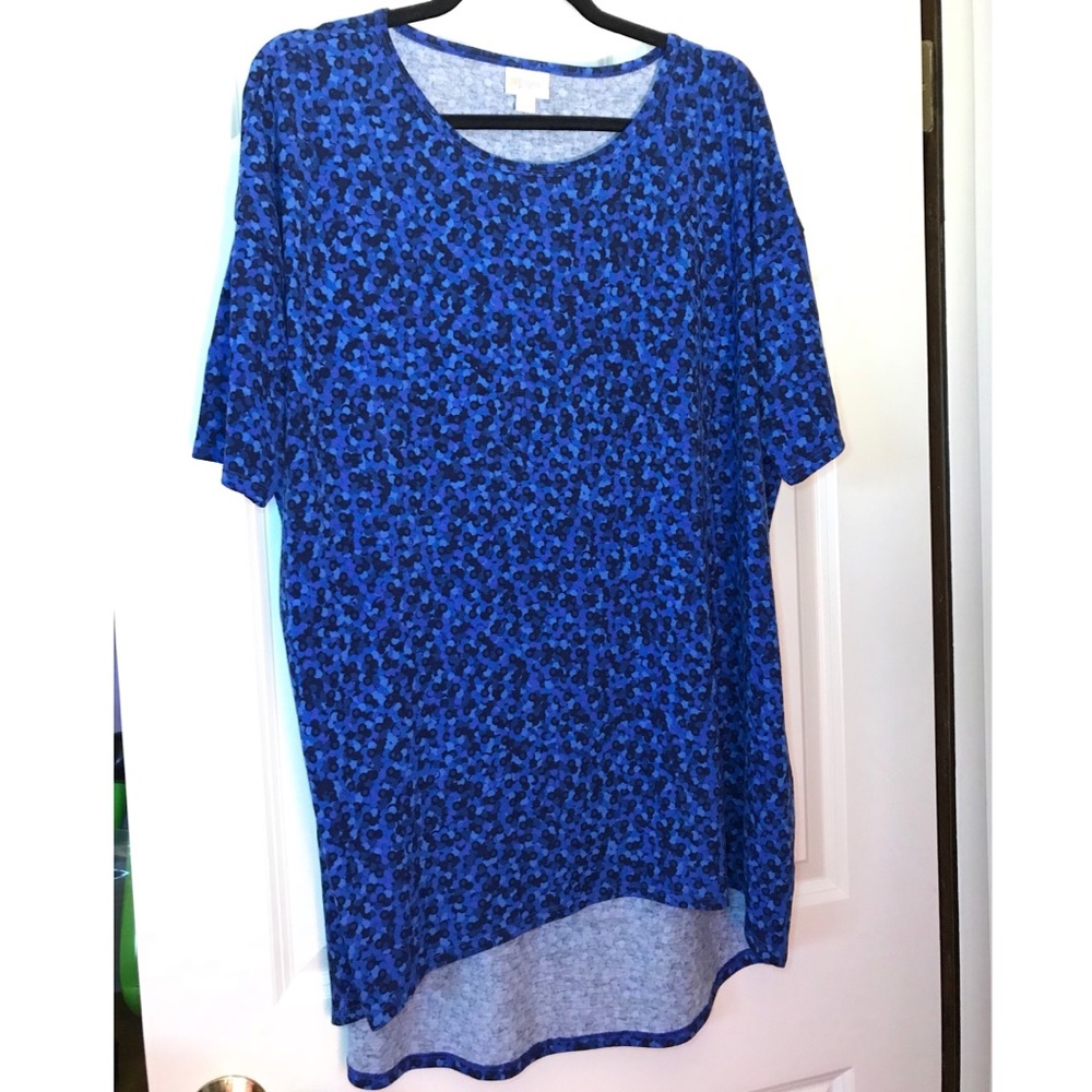 ✨3/$25✨ LuLaRoe Irma Blue Dots
